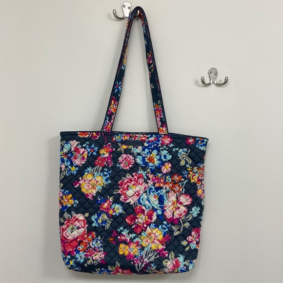 Vera Bradley Handbags - NEW Vera Bradley Tote
